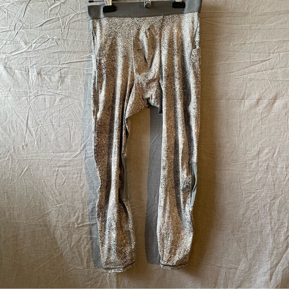 Lululemon Men’s Gray and White Patterned Leggings